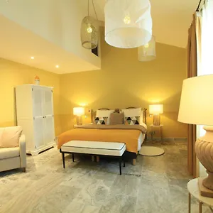 D' Hotes Les Ormes Bed and breakfast